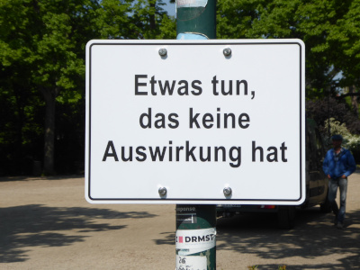 Schild mit folgender Anweisung: Etwas tun, das keine Auswirkung hat.